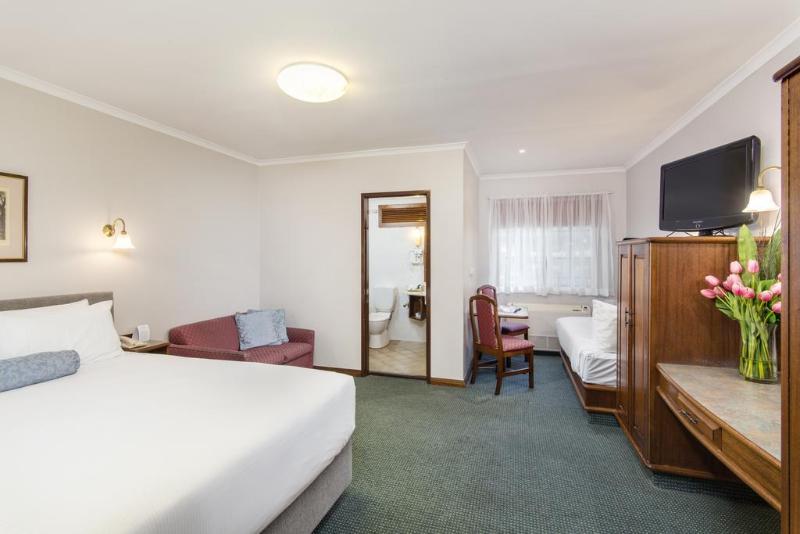 Adelaide Inn | YONDA