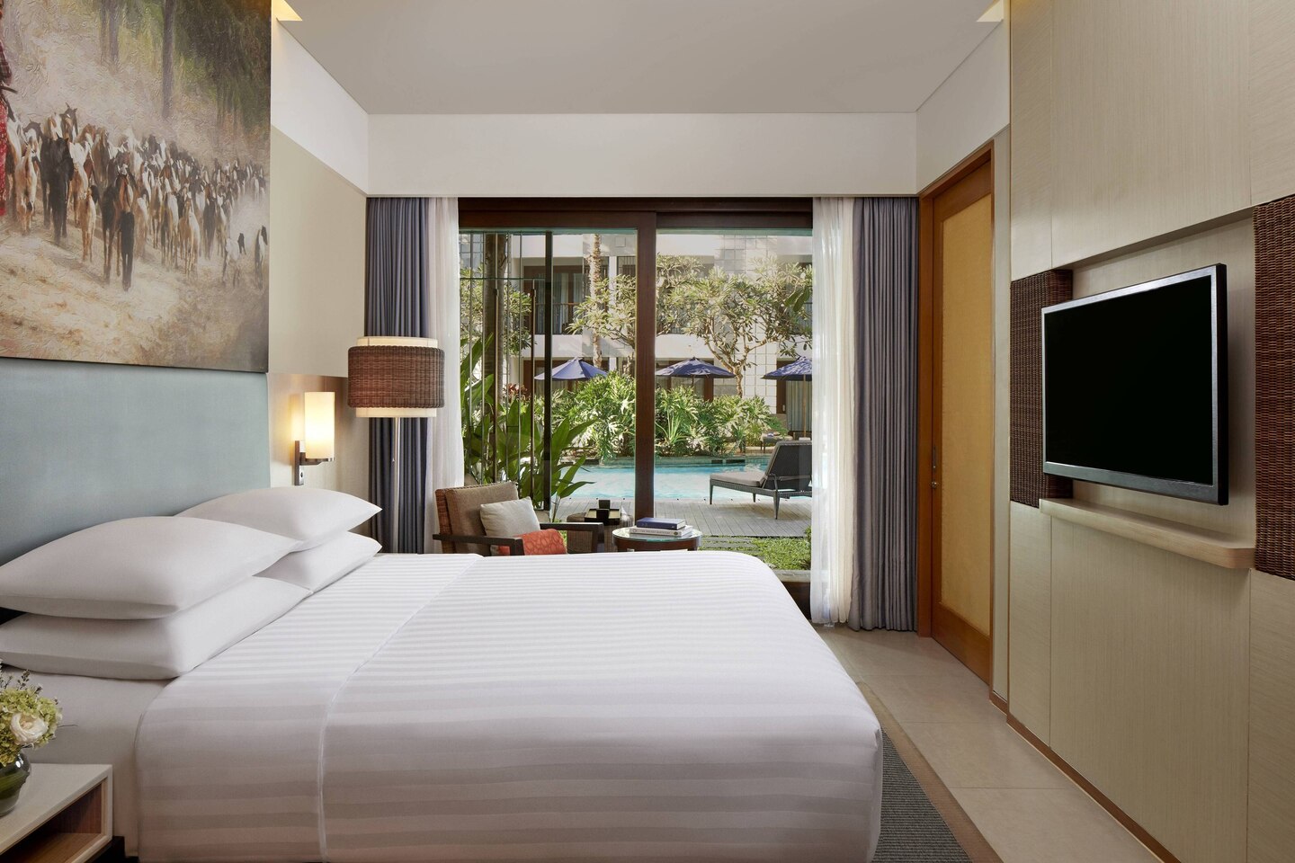 Deluxe King Pool Terrace View Guest Room
