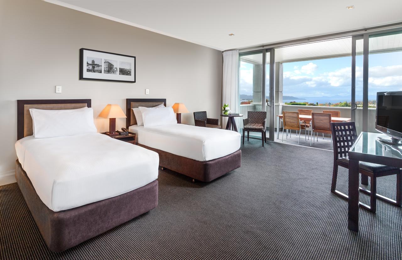 Twin Hotel Guestroom