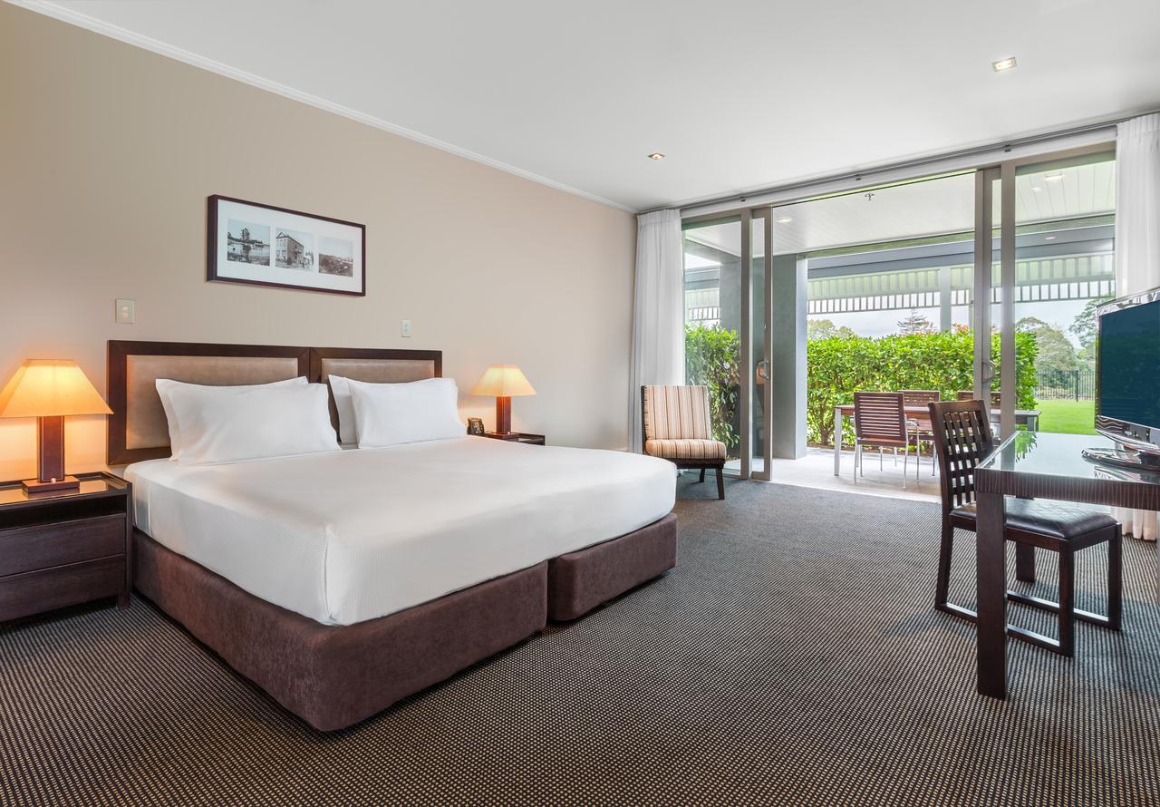 King Hotel Guestroom