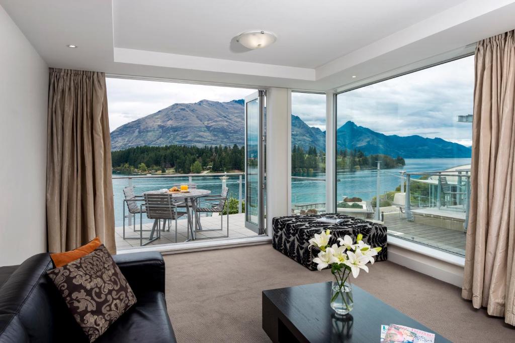 One Bedroom Lake View Apartment