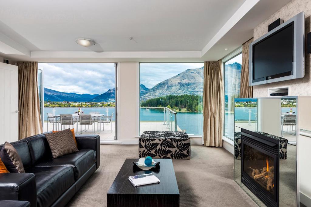 Two Bedroom Lake View Apartment