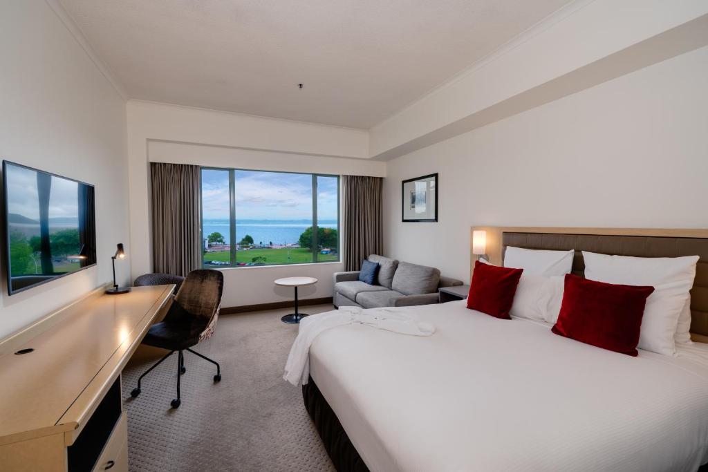 Lake View King Room