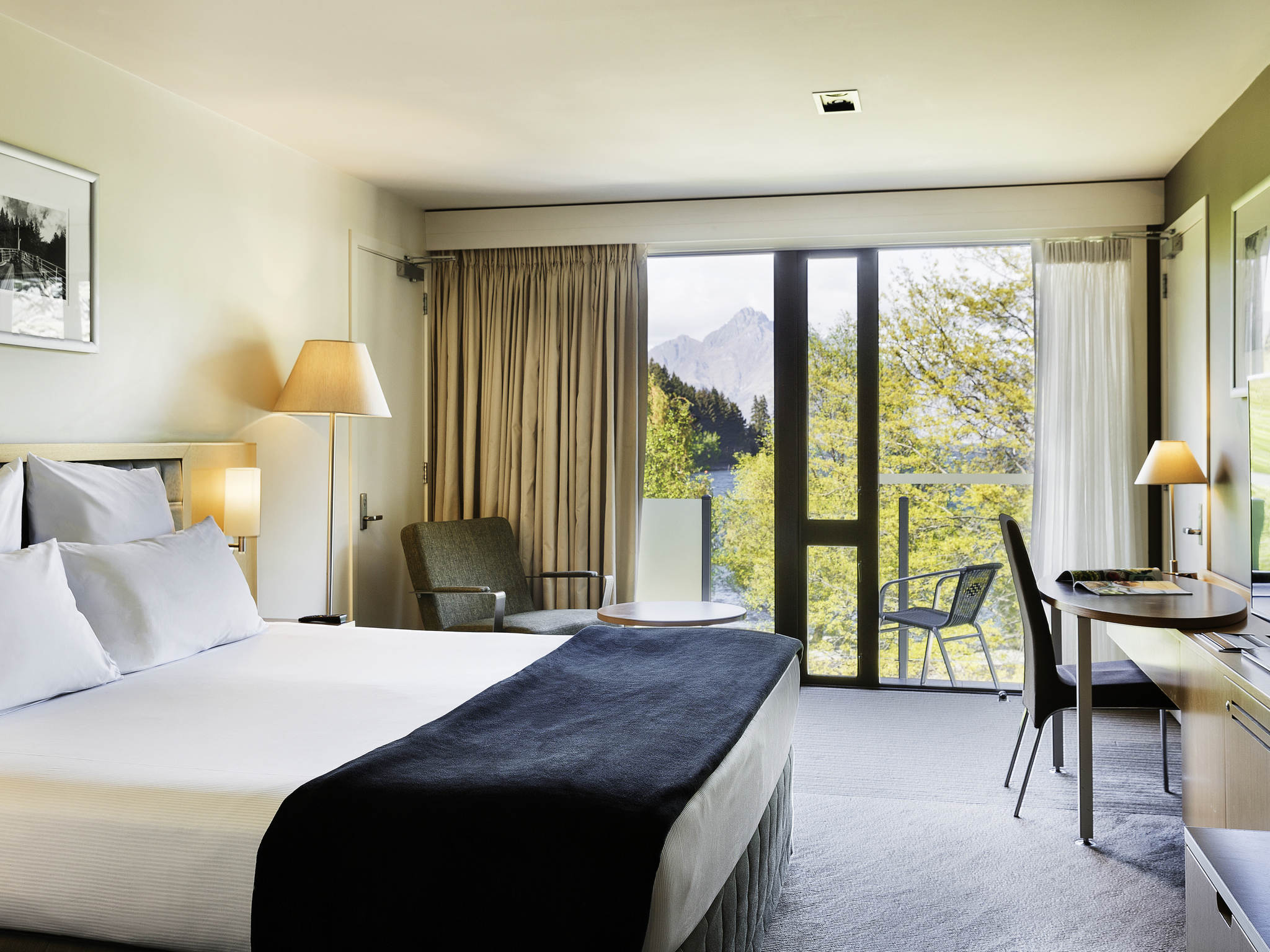 Standard King Room with Alpine View
