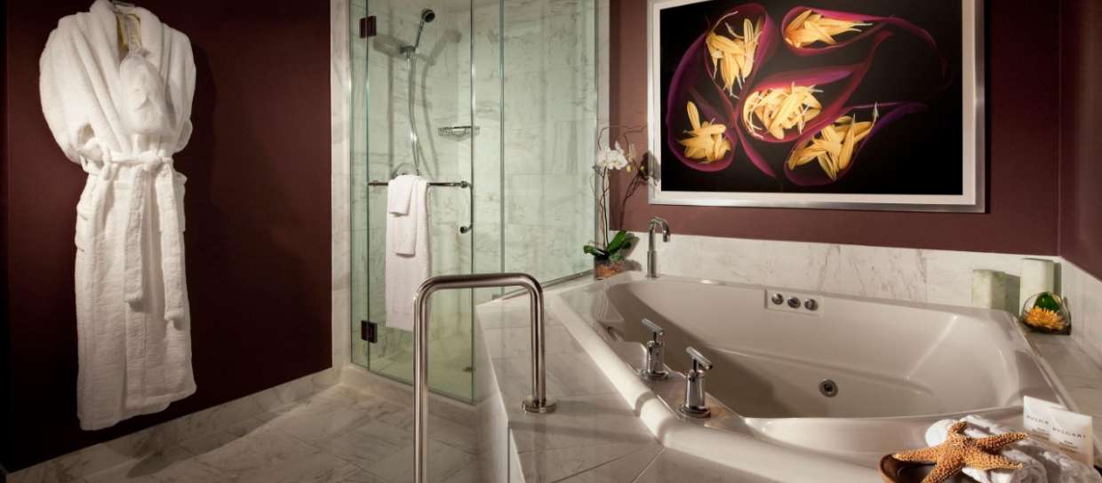 Stay Well Tower Spa Suite