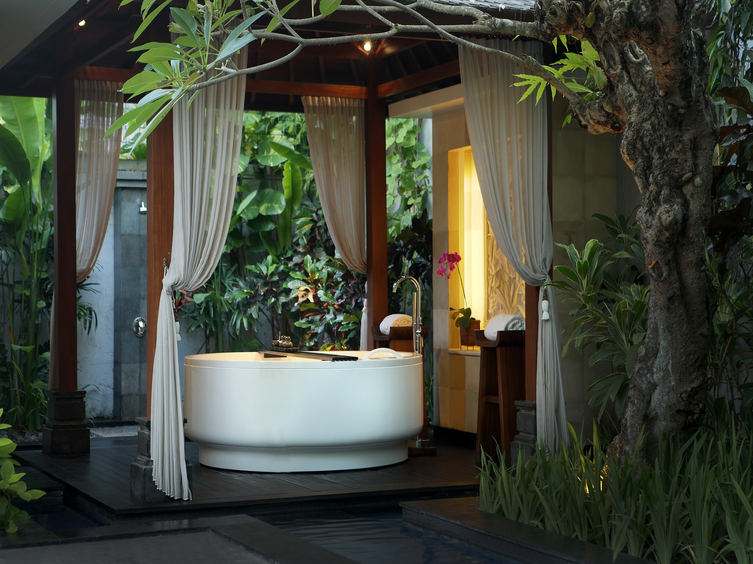Outdoor Bathtub