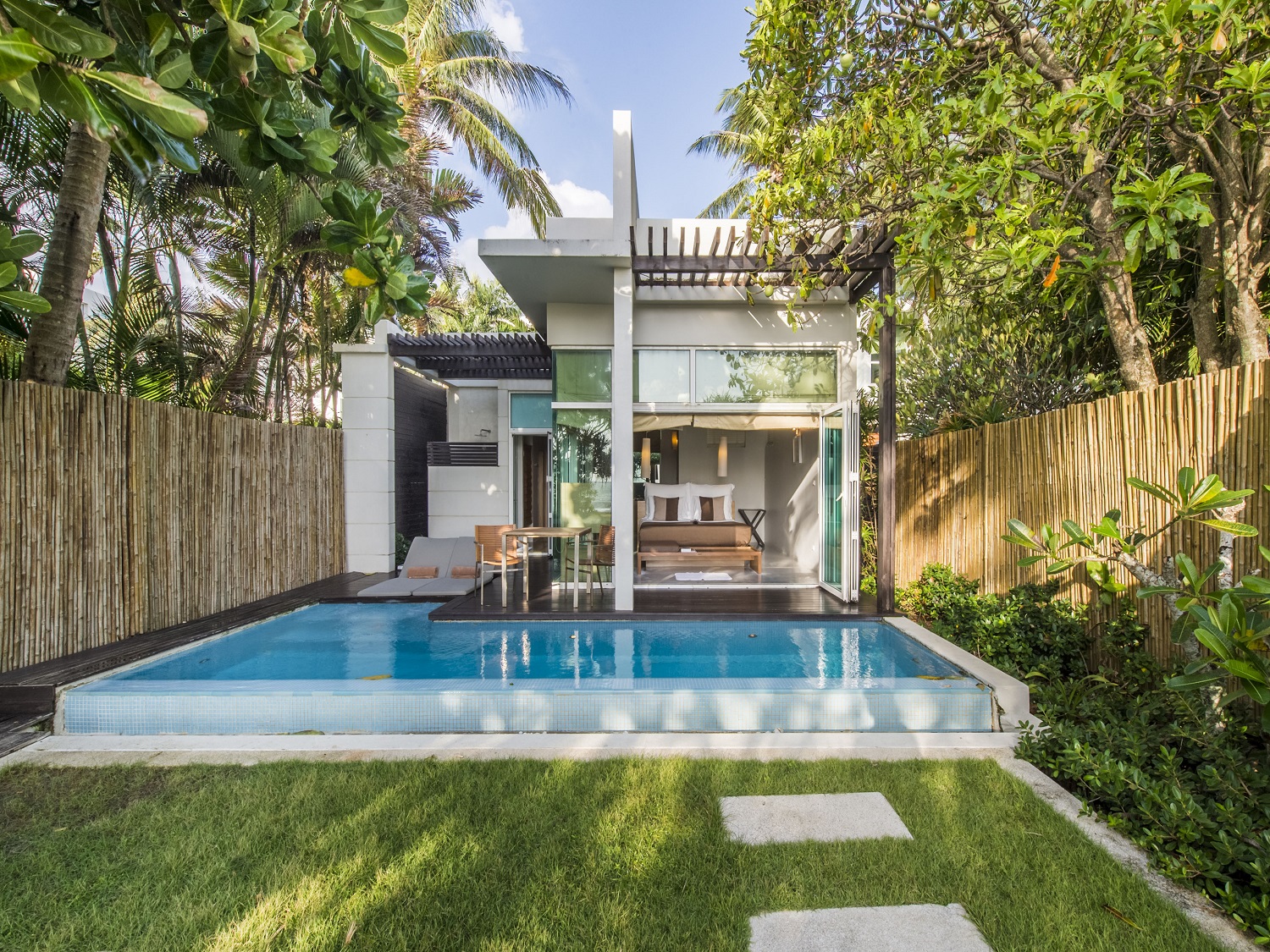 Pool Suites