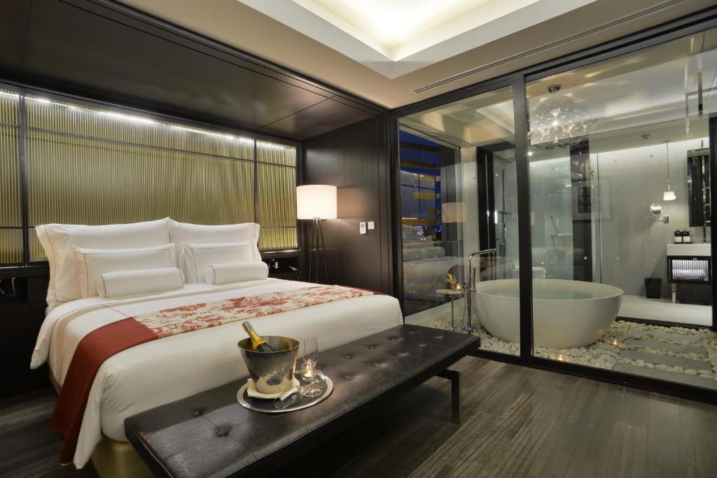 Akyra Deluxe Suite