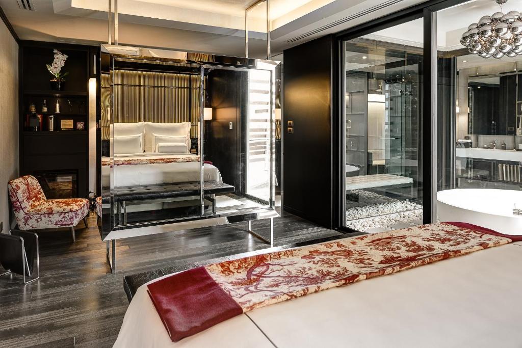 Akyra Deluxe Suite