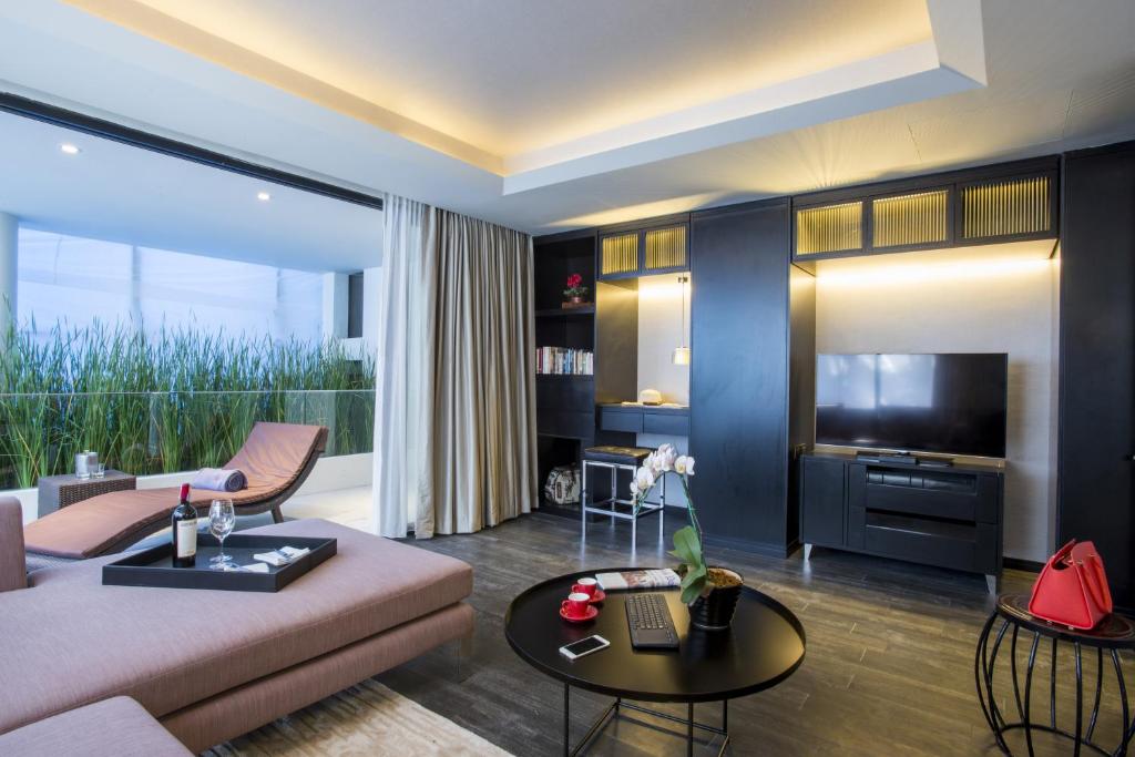 Akyra Manor Suite