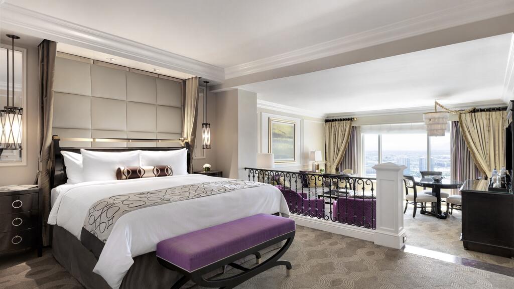 Luxury King Suite