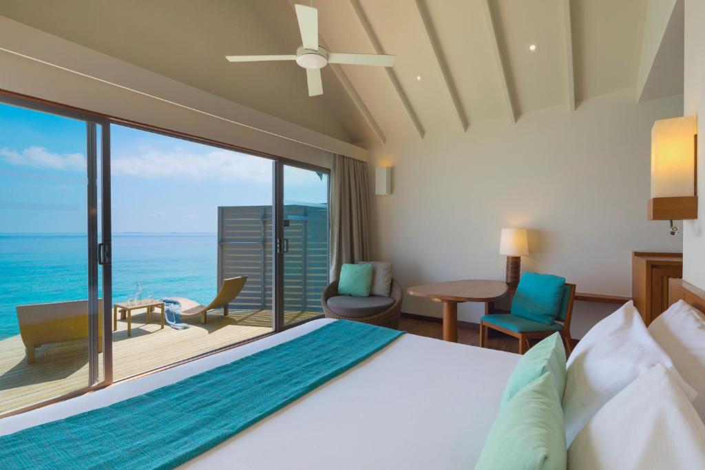 Deluxe Sunset Water Villa