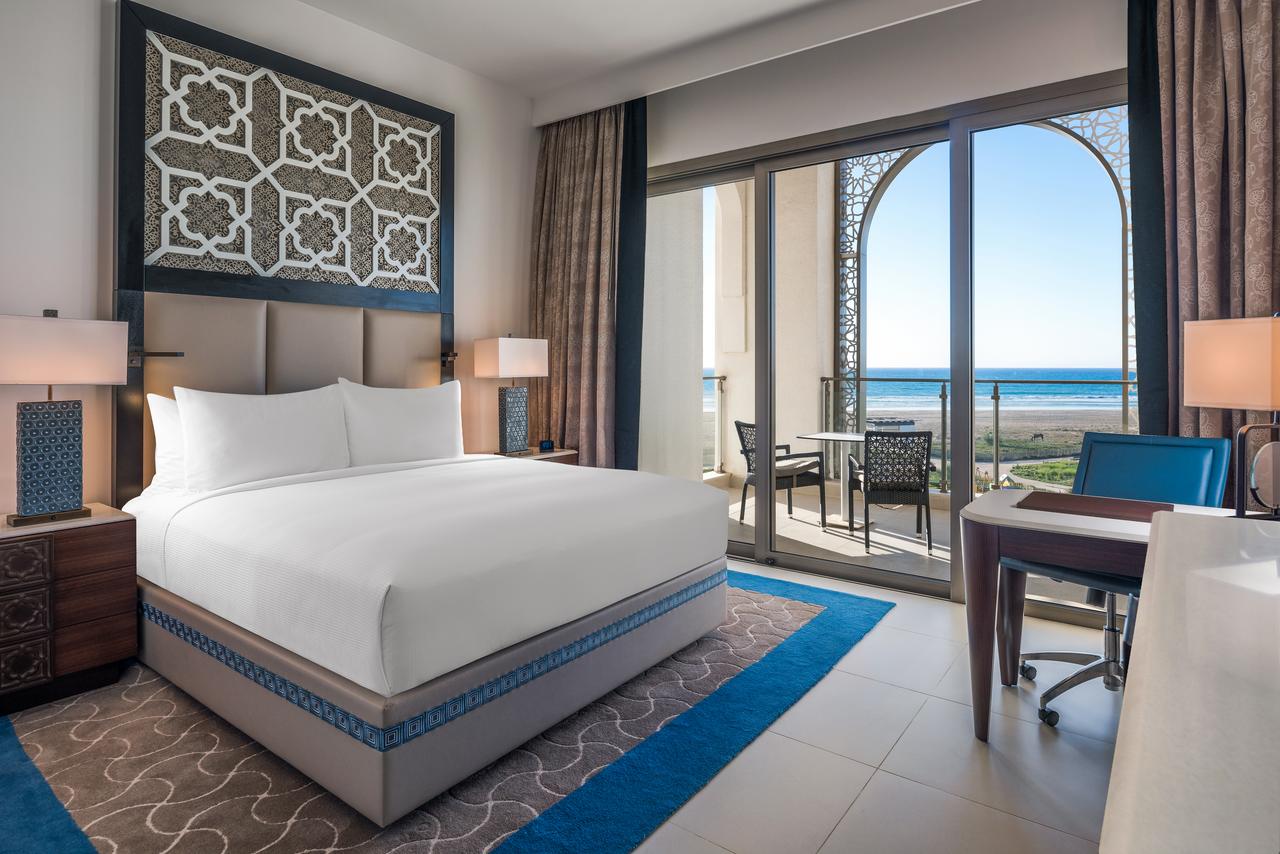 Grand Deluxe One Bedroom Ocean View Suite