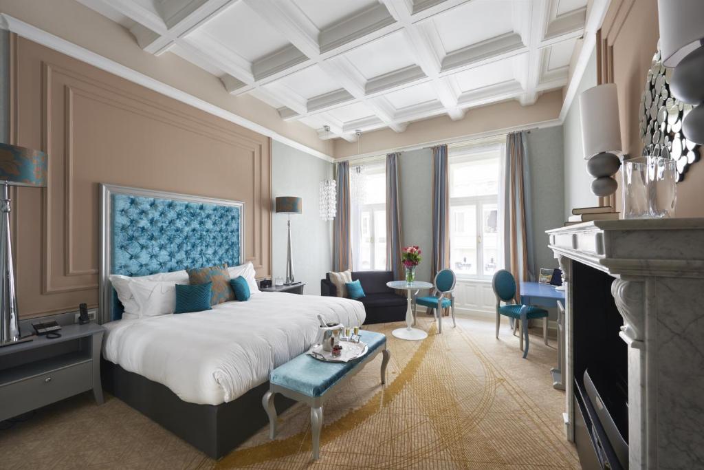Aria Signature City View Room