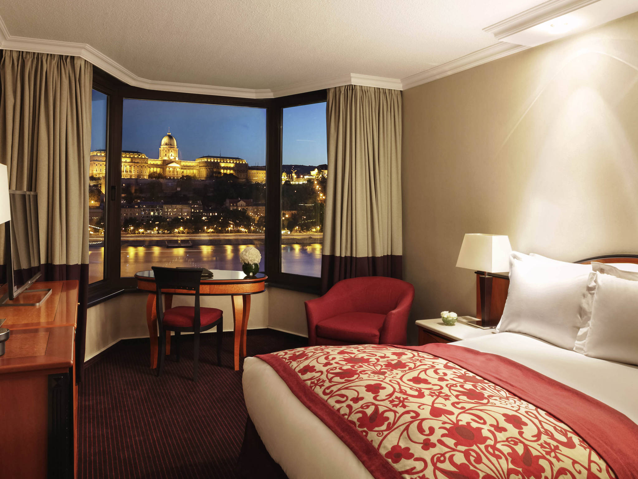 Luxury Room Club Sofitel Danube River View