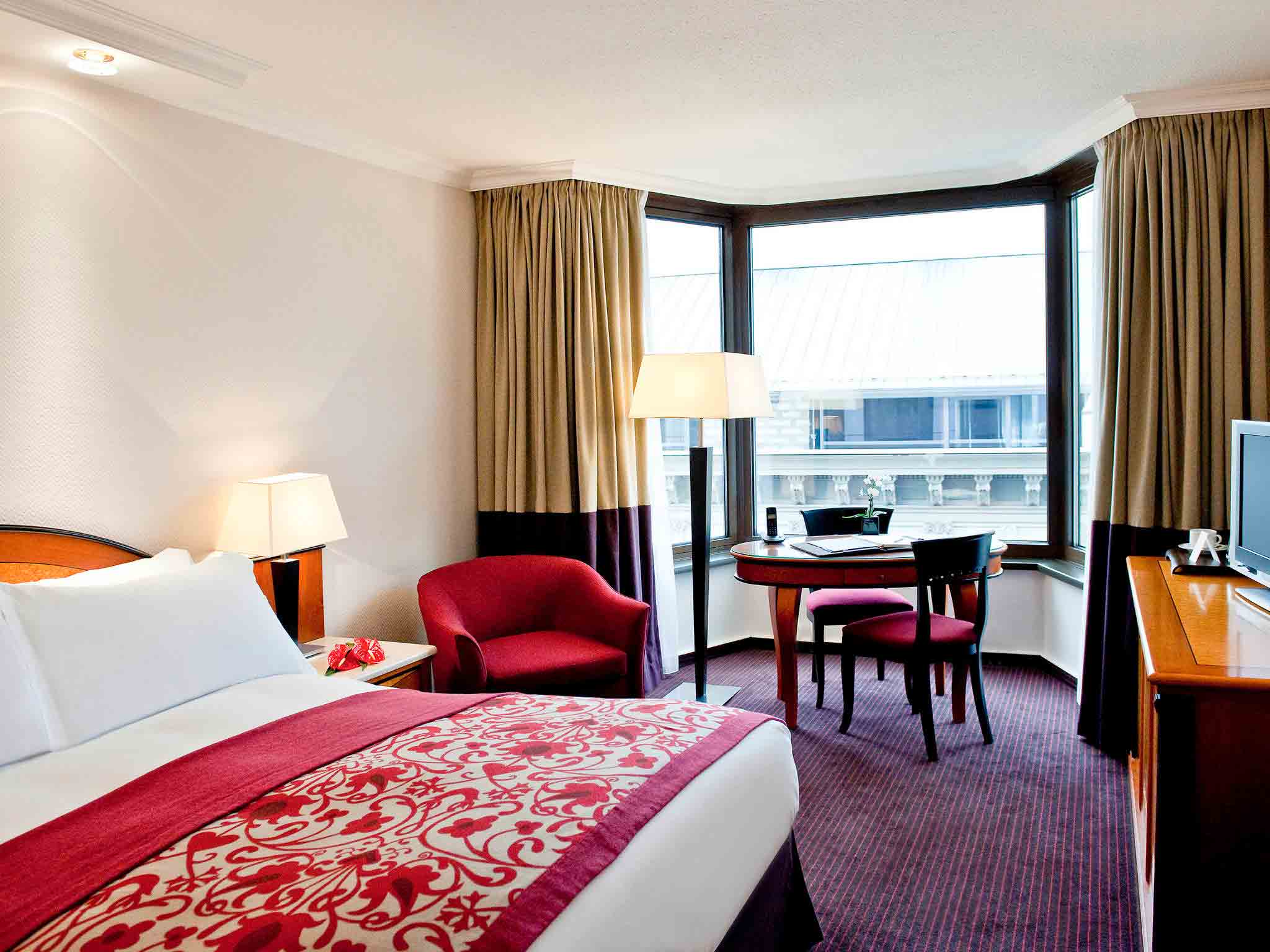 Superior Queen Room City View