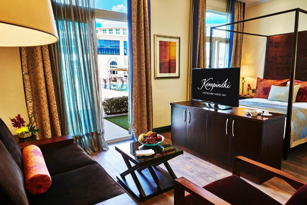 Cabana Pool Room