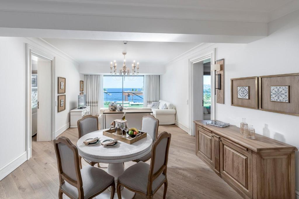 Living and dining area
