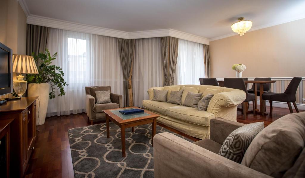 Deluxe Suite