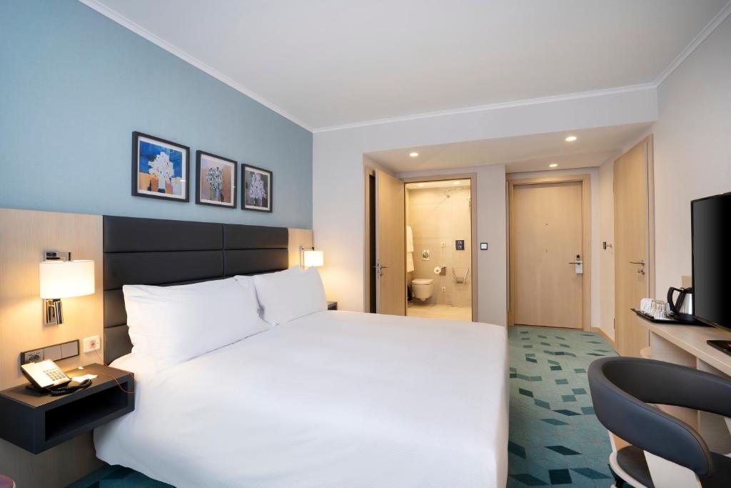 King Accessible Room
