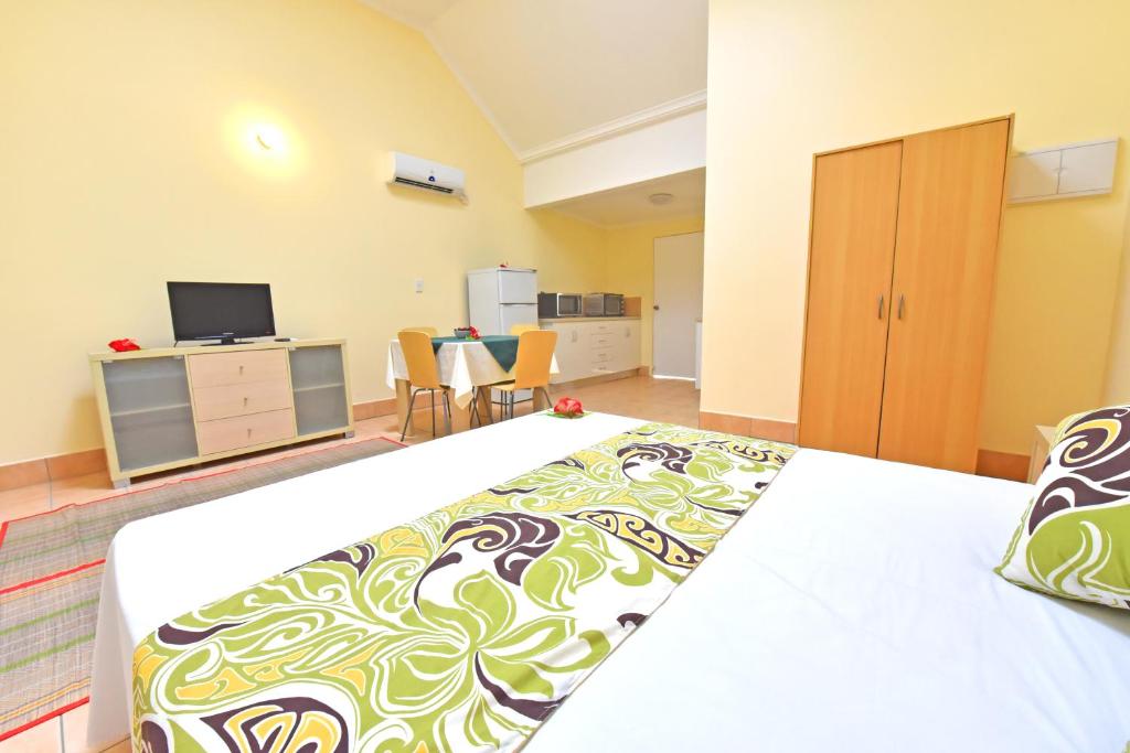 Studio Apartment