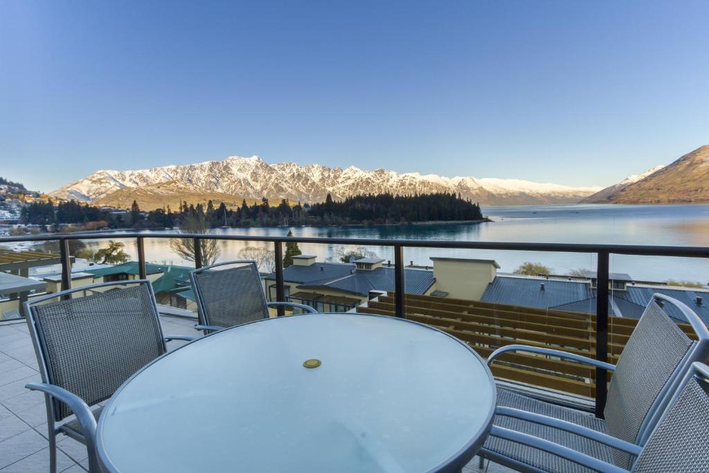 Lake View