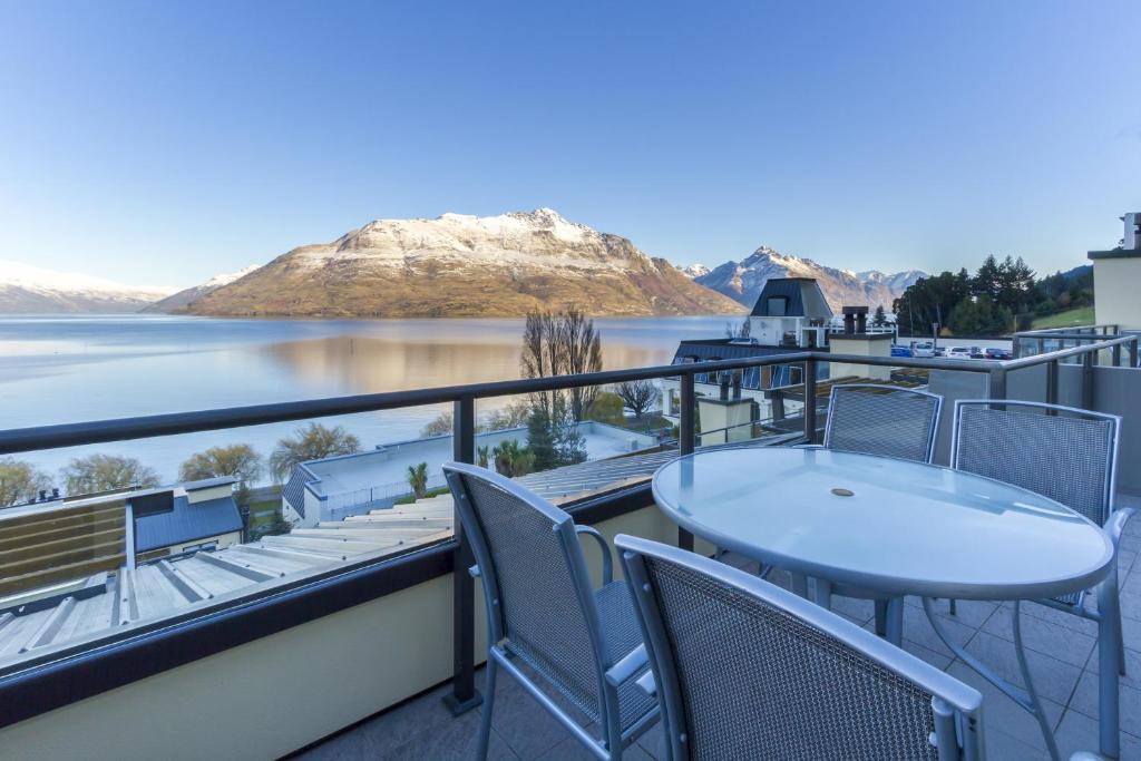 Lake View