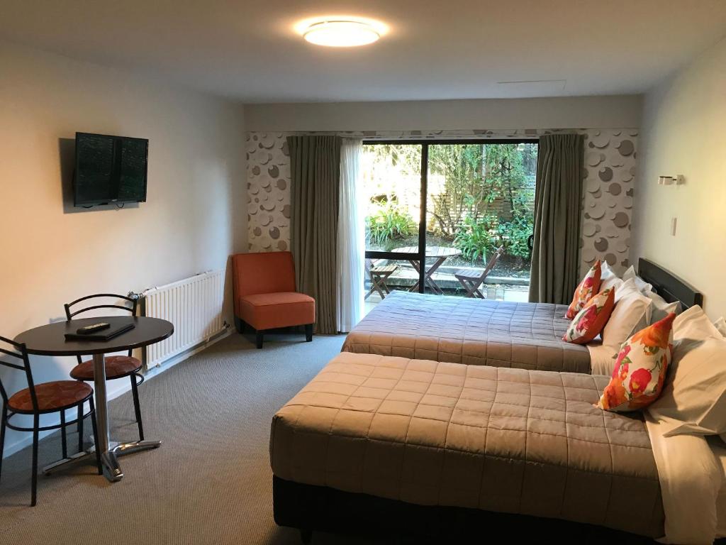 Courtyard Kitchenette Room