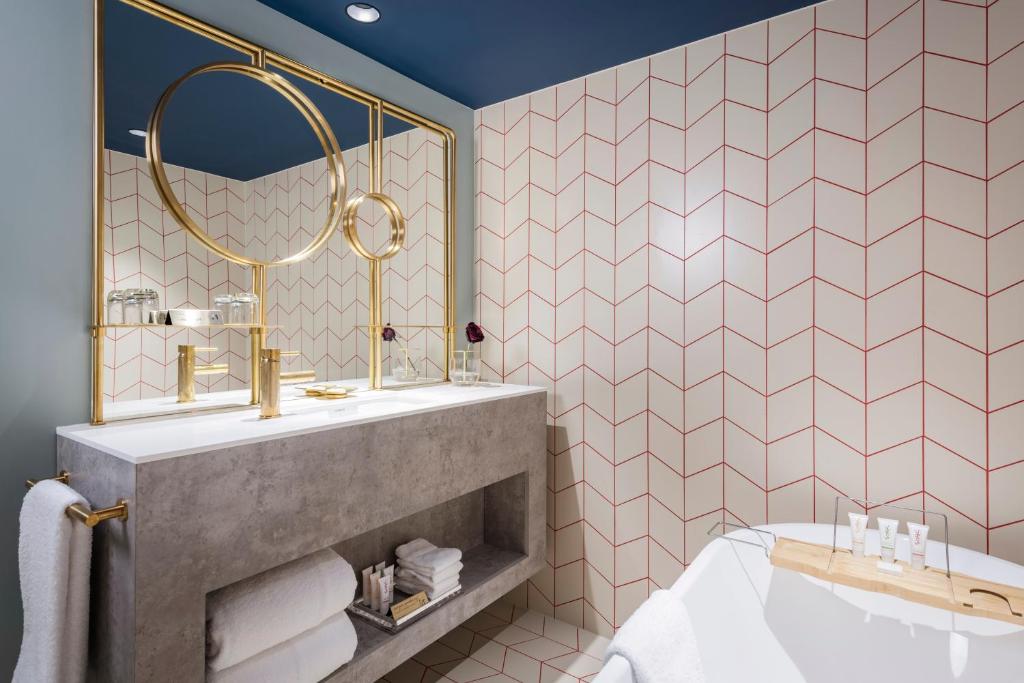 Guest Bathroom