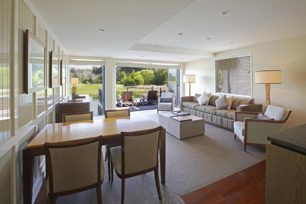 Lakefront Suite