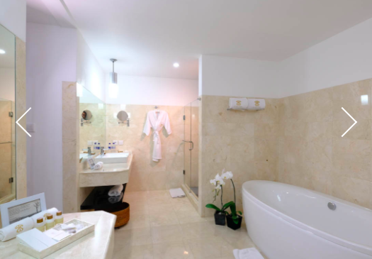 Peninsula Suite Bathroom