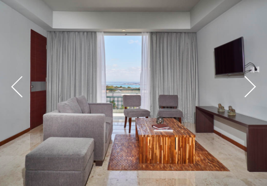 Peninsula Suite Lounge Room