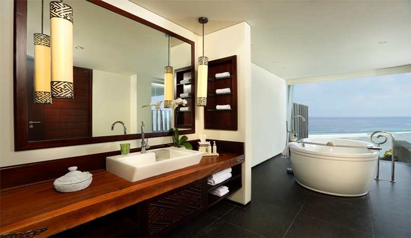 Ocean Front Honeymoon Suite