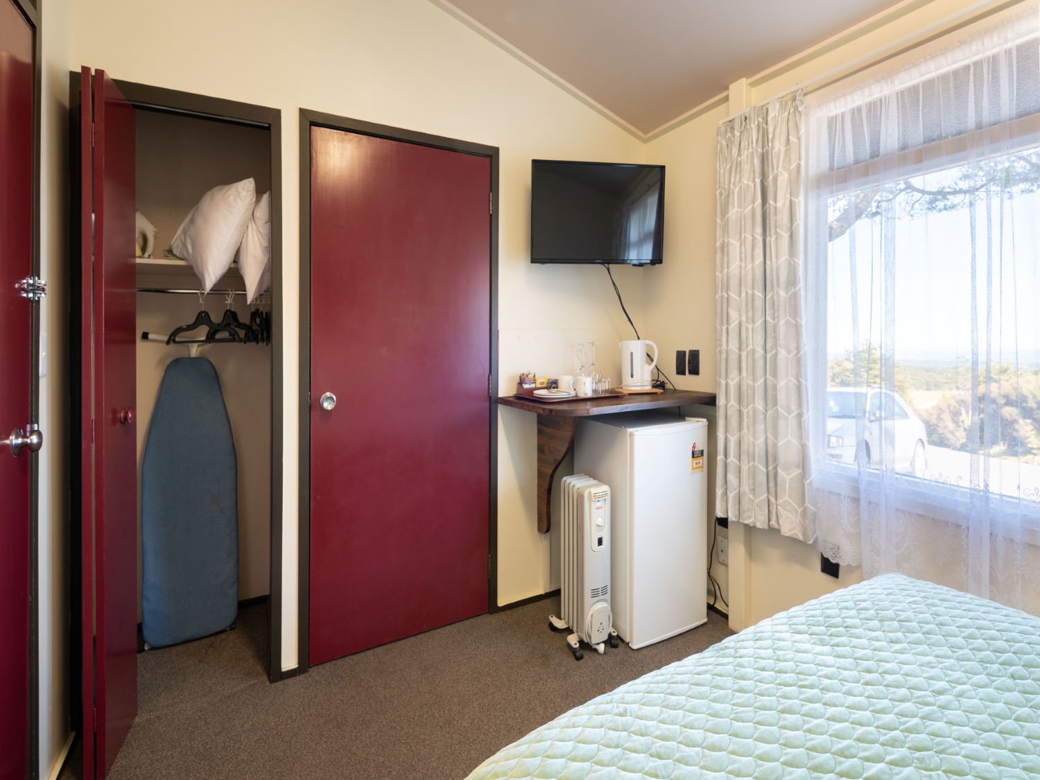 Guest Bedroom - Queen