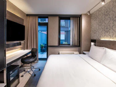 Deluxe King Balcony Room